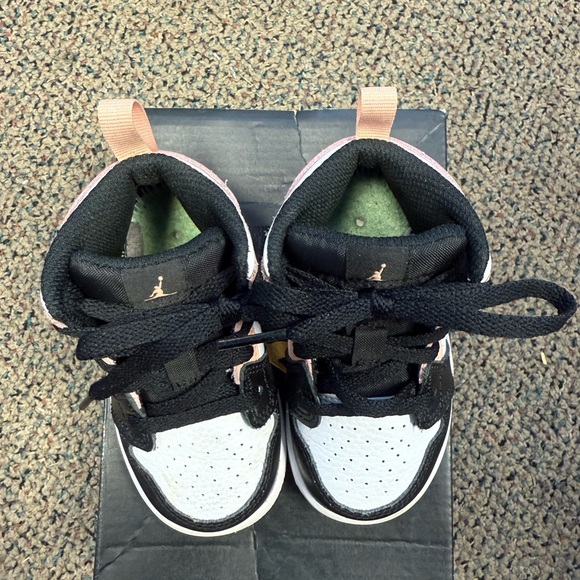 Jordan 1 Mid Arctic Orange Black Toe - Kids Black and Pink Sneakers - Picture 2 of 5
